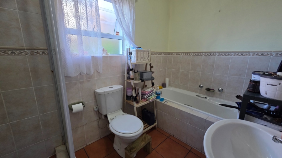 4 Bedroom Property for Sale in Boggomsbaai Western Cape